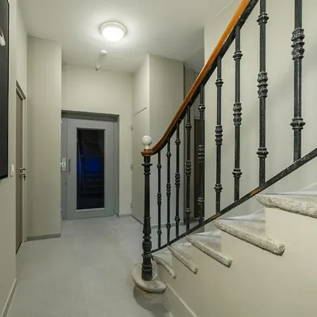 Апартаменты Blazac Furnished Flat